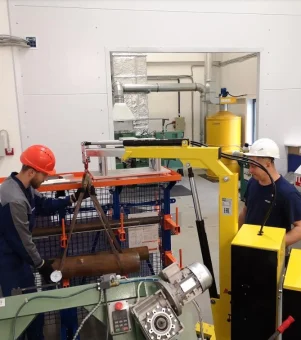 01B2SE-manual-floor-crane-with-electric-powered-jib-arm-lifting-a-steel-pipe