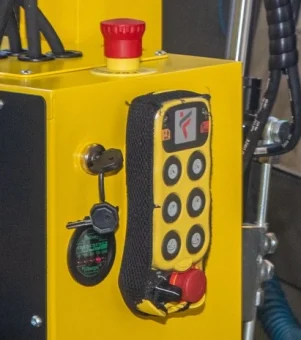 01B5SER_400-mini-gru-dettaglio-radiocomando-standard