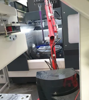 Orbit-200-hydraulic-motorised-200-kg-crane-2-scaled
